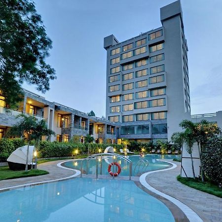 บูเลอวาร์ด 9 รีสอร์ท แอนด์ สปา Nadiad ภายนอก รูปภาพ