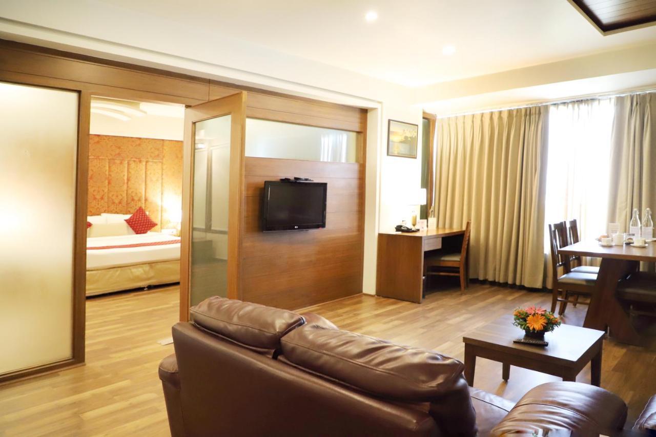 บูเลอวาร์ด 9 รีสอร์ท แอนด์ สปา Nadiad ภายนอก รูปภาพ