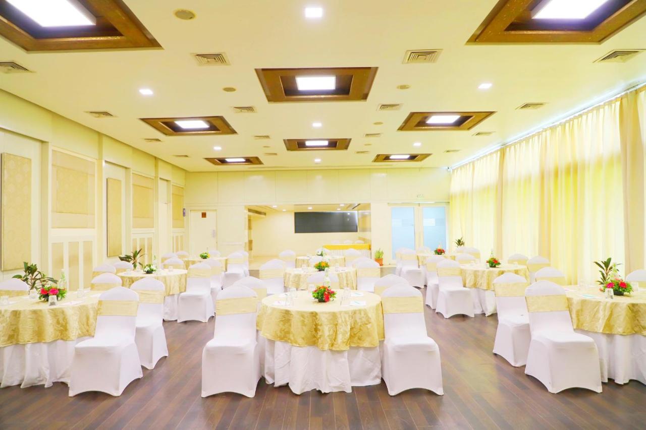 บูเลอวาร์ด 9 รีสอร์ท แอนด์ สปา Nadiad ภายนอก รูปภาพ