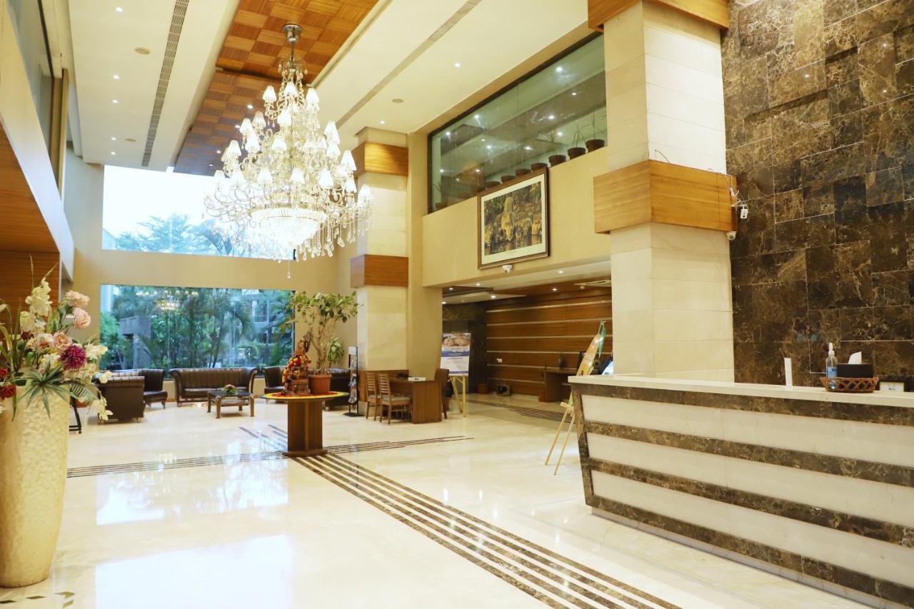 บูเลอวาร์ด 9 รีสอร์ท แอนด์ สปา Nadiad ภายนอก รูปภาพ