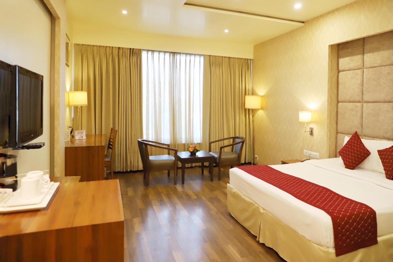 บูเลอวาร์ด 9 รีสอร์ท แอนด์ สปา Nadiad ภายนอก รูปภาพ