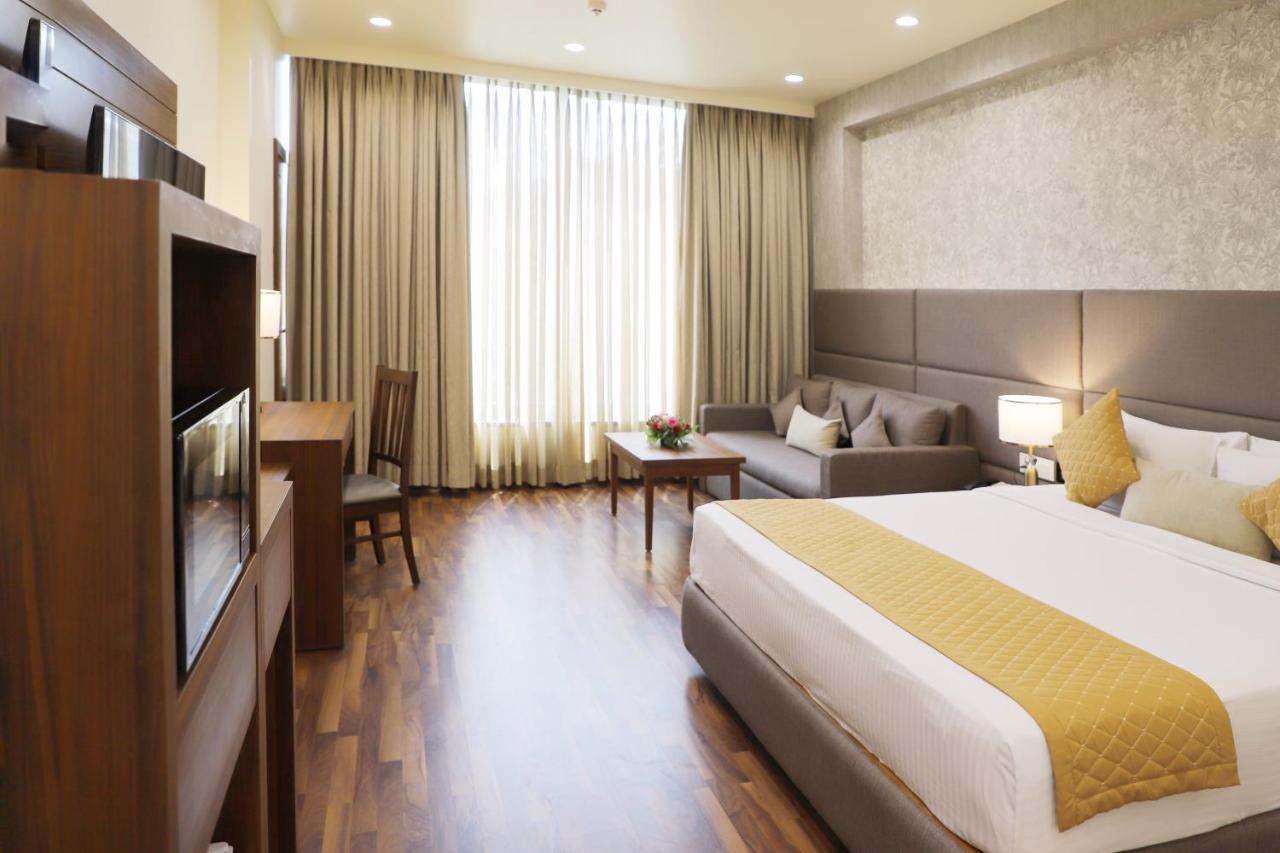บูเลอวาร์ด 9 รีสอร์ท แอนด์ สปา Nadiad ภายนอก รูปภาพ