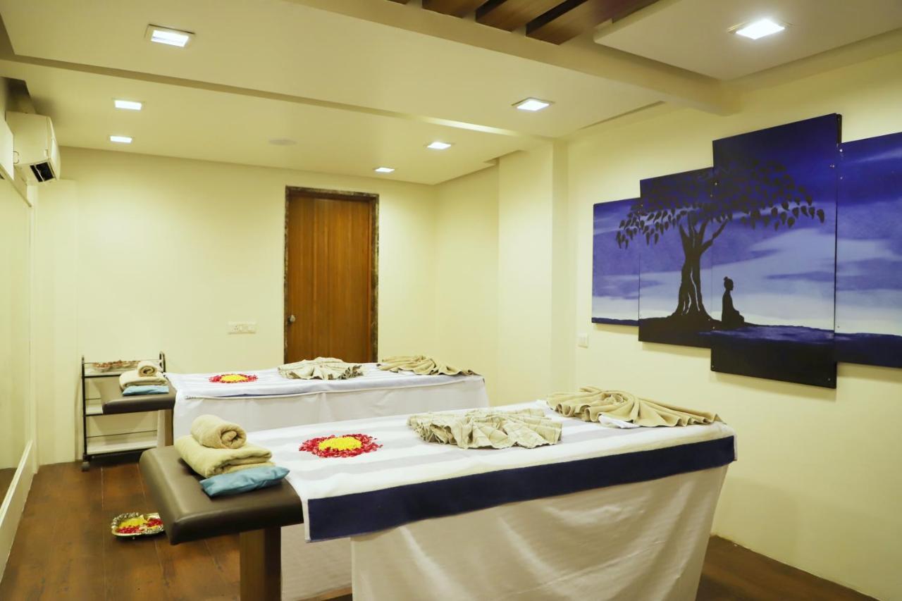 บูเลอวาร์ด 9 รีสอร์ท แอนด์ สปา Nadiad ภายนอก รูปภาพ