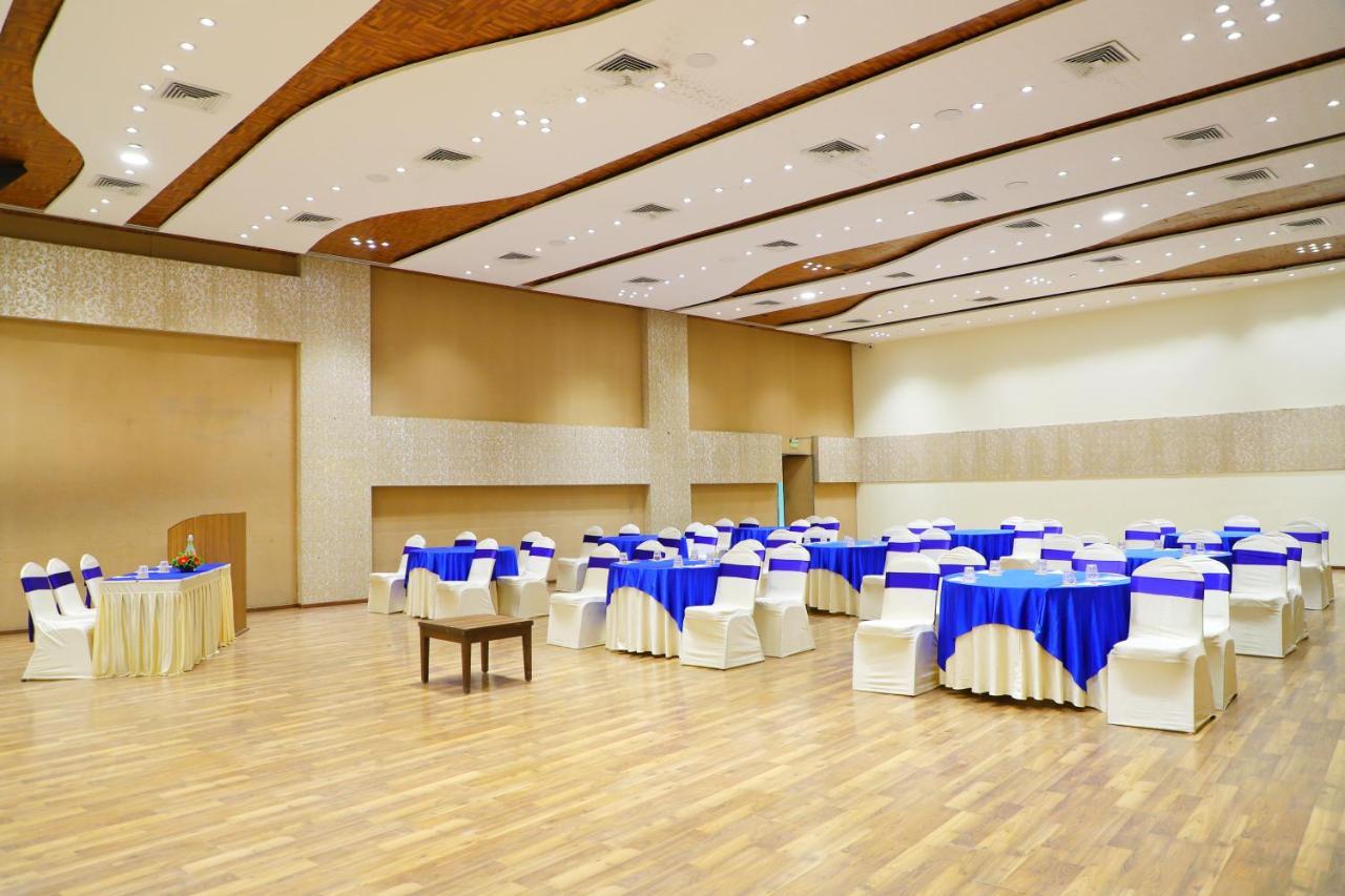 บูเลอวาร์ด 9 รีสอร์ท แอนด์ สปา Nadiad ภายนอก รูปภาพ