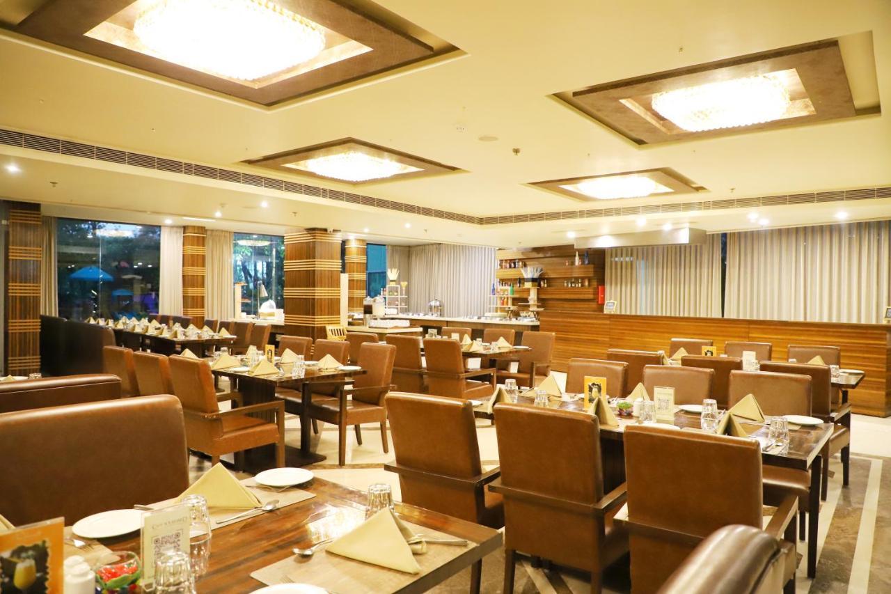 บูเลอวาร์ด 9 รีสอร์ท แอนด์ สปา Nadiad ภายนอก รูปภาพ