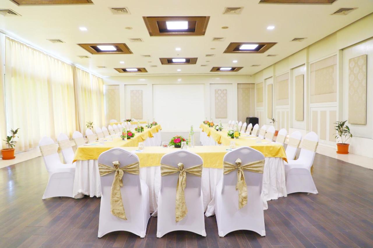 บูเลอวาร์ด 9 รีสอร์ท แอนด์ สปา Nadiad ภายนอก รูปภาพ