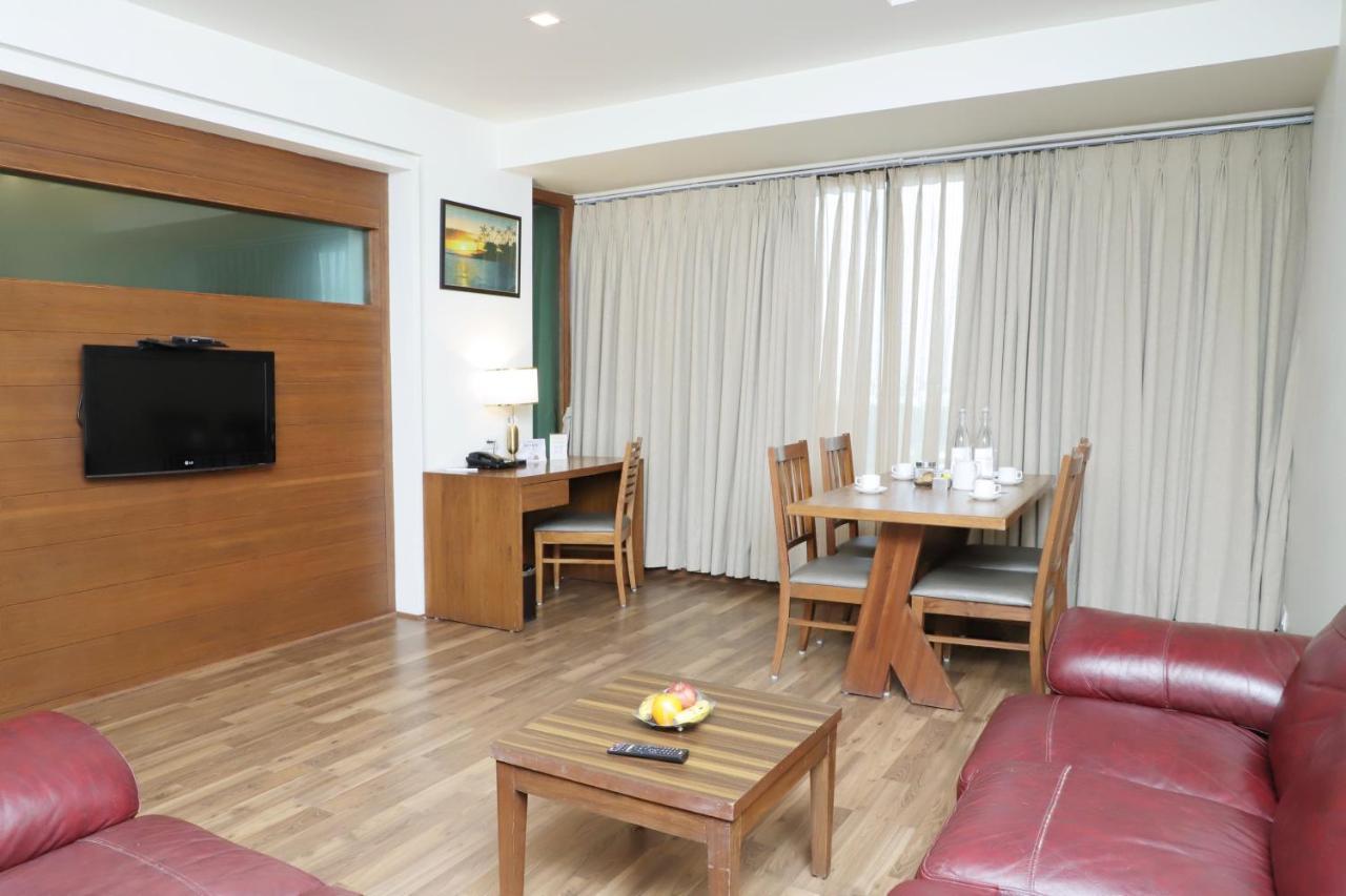 บูเลอวาร์ด 9 รีสอร์ท แอนด์ สปา Nadiad ภายนอก รูปภาพ