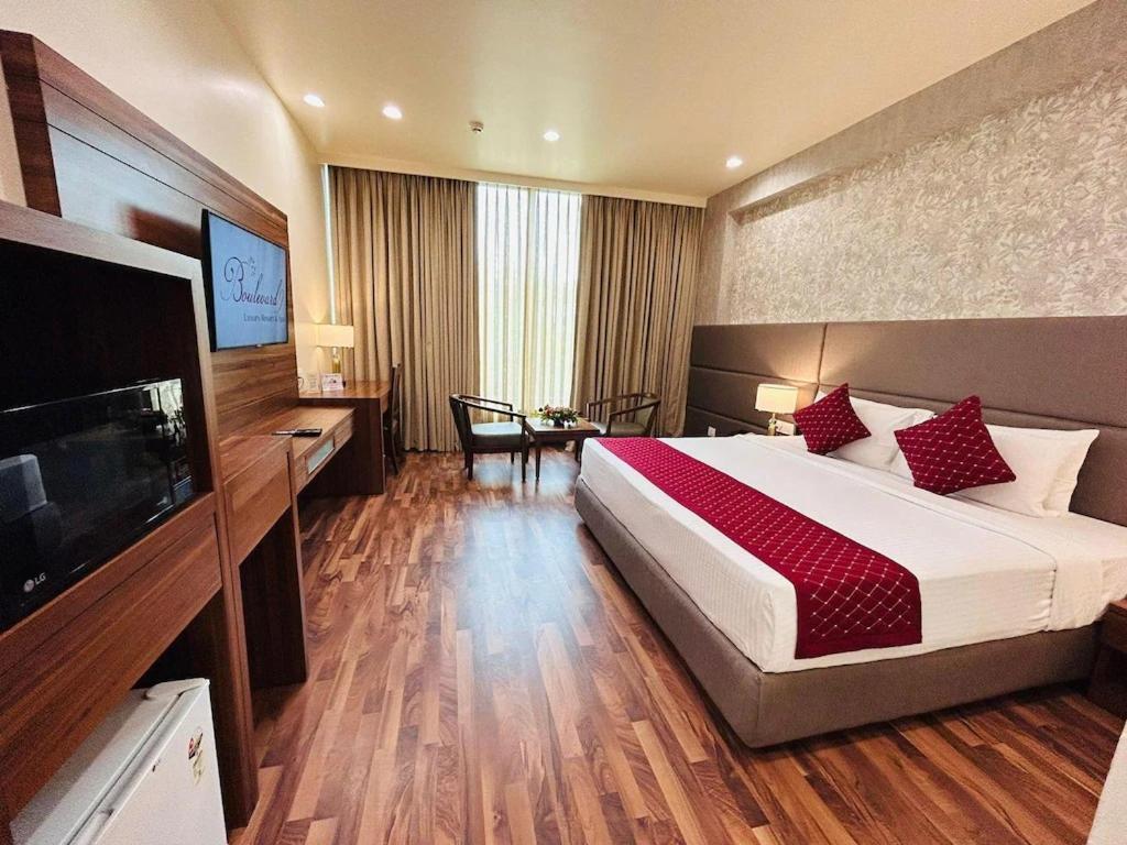 บูเลอวาร์ด 9 รีสอร์ท แอนด์ สปา Nadiad ภายนอก รูปภาพ