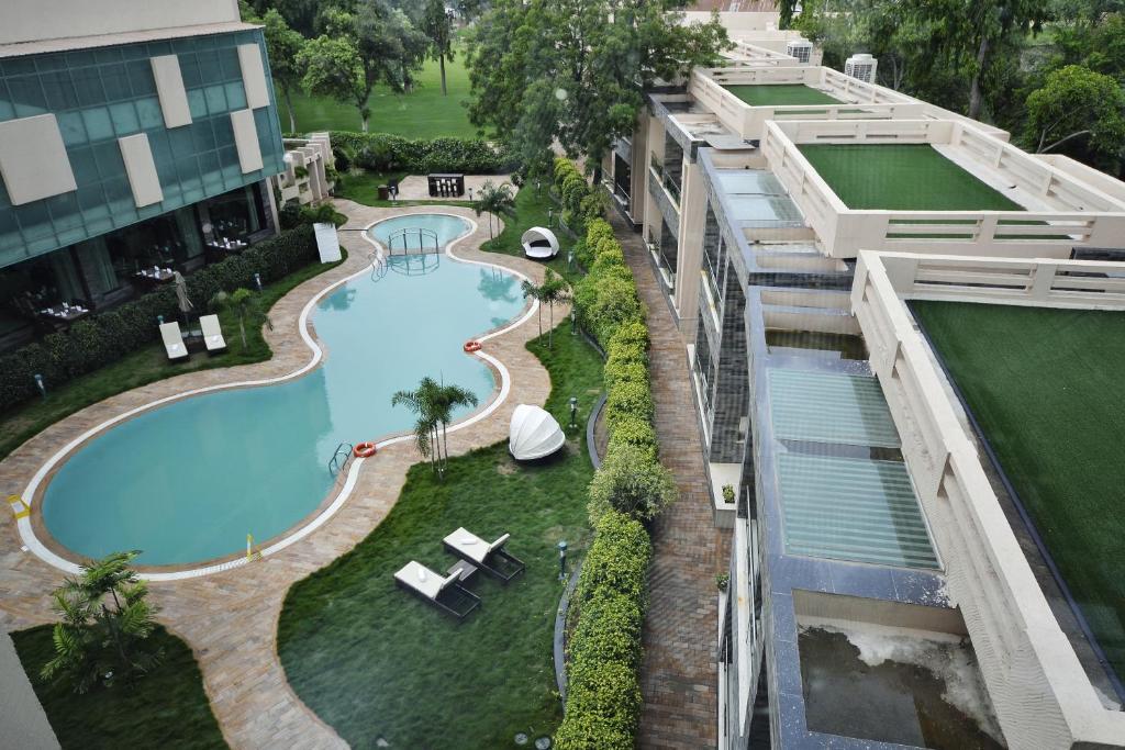 บูเลอวาร์ด 9 รีสอร์ท แอนด์ สปา Nadiad ภายนอก รูปภาพ