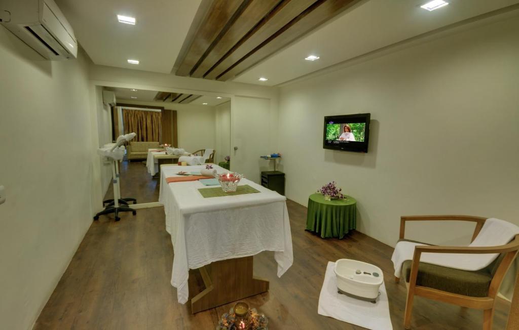บูเลอวาร์ด 9 รีสอร์ท แอนด์ สปา Nadiad ภายนอก รูปภาพ
